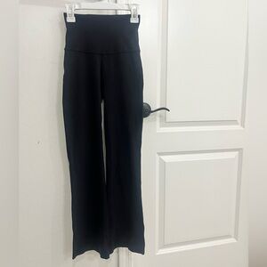 Lulu lemon Groove Nulu Super-High-Rise Flared Pant
Short